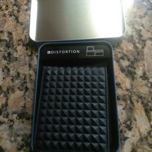 Distortion wallet